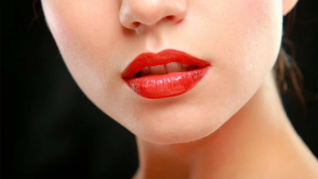 MIHI Gloss à lèvres Kiss My Lip (Rouge écarlate) 12 ml